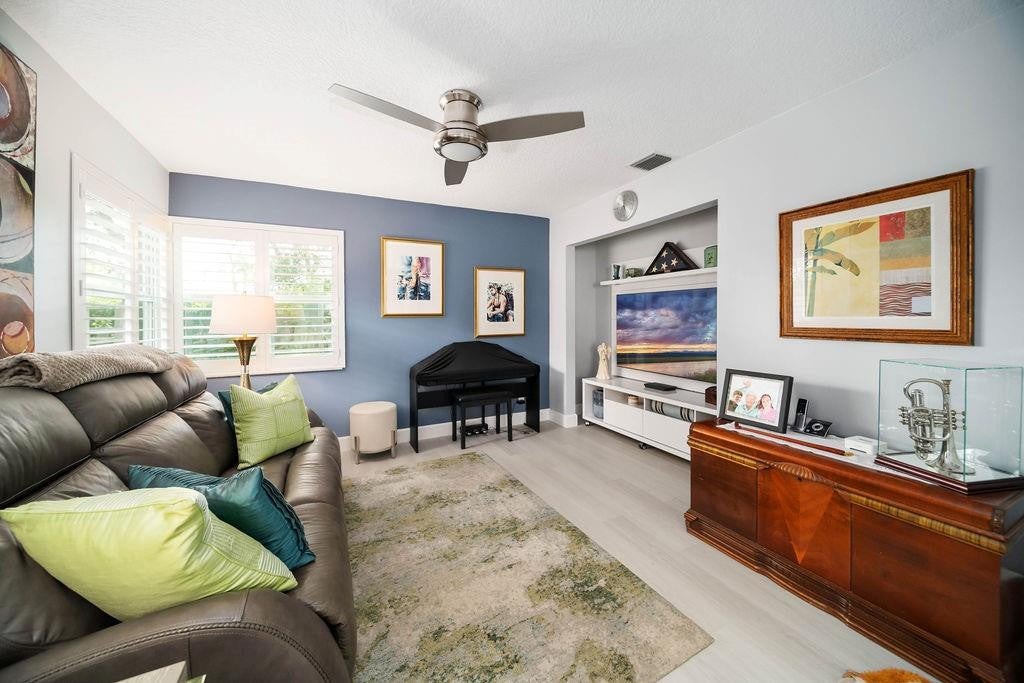 9846 Harbour Lake Circle