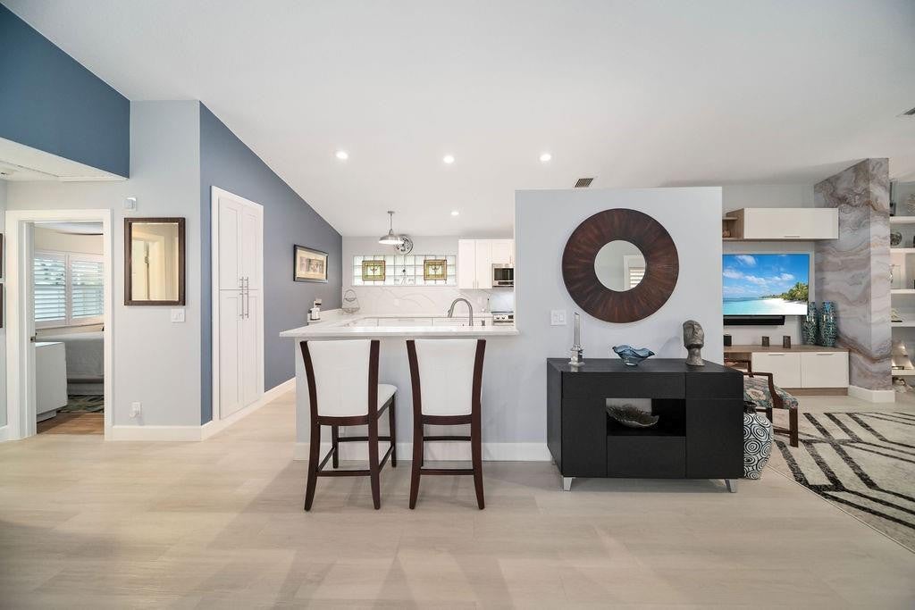 9846 Harbour Lake Circle