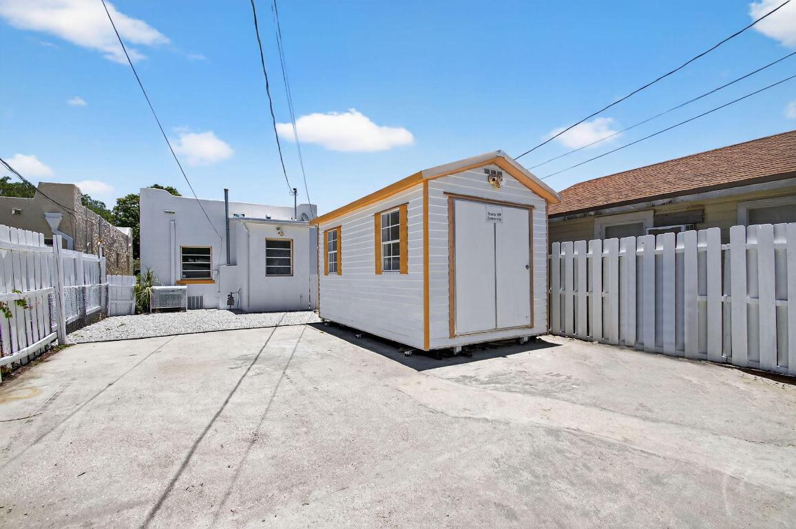 LAKE WORTH TOWN OF - Residential