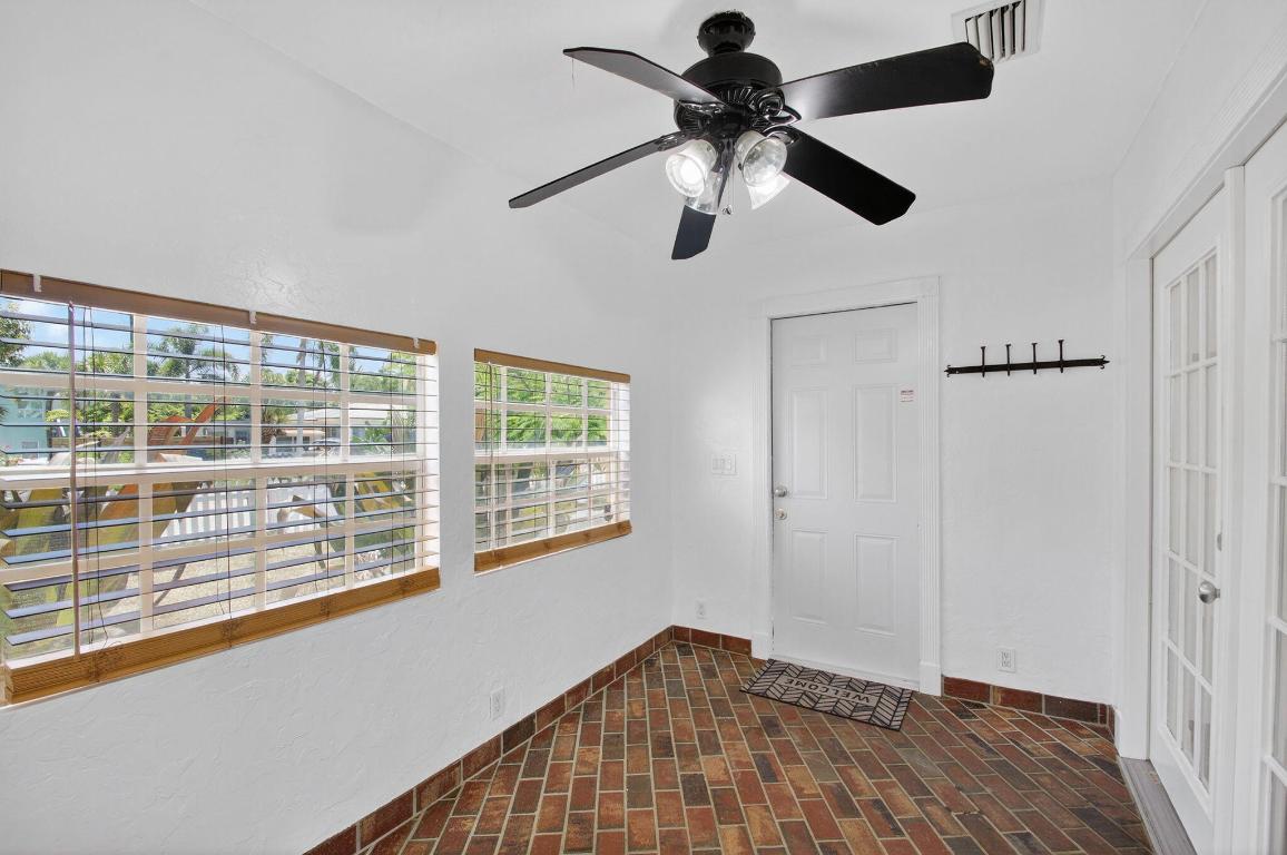 LAKE WORTH TOWN OF - Residential