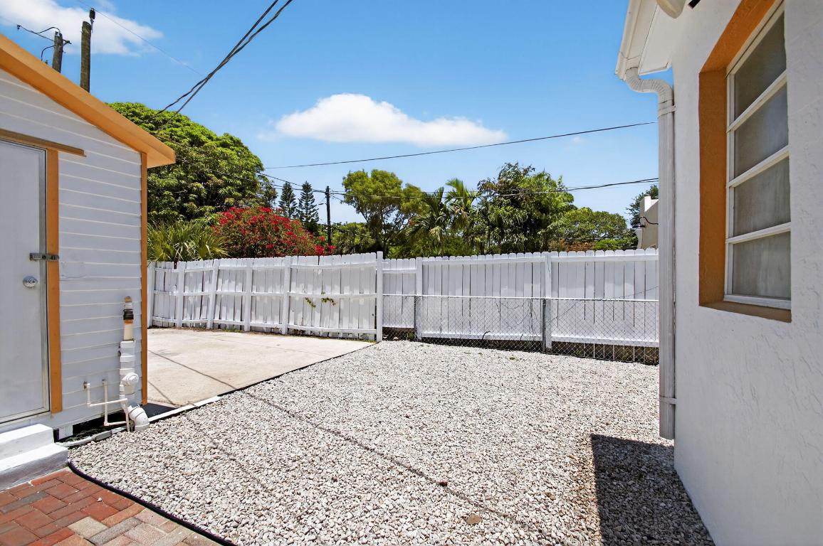 LAKE WORTH TOWN OF - Residential