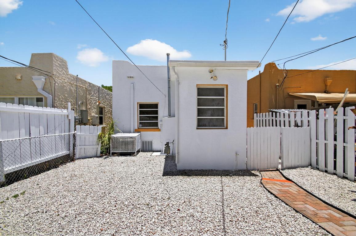 LAKE WORTH TOWN OF - Residential