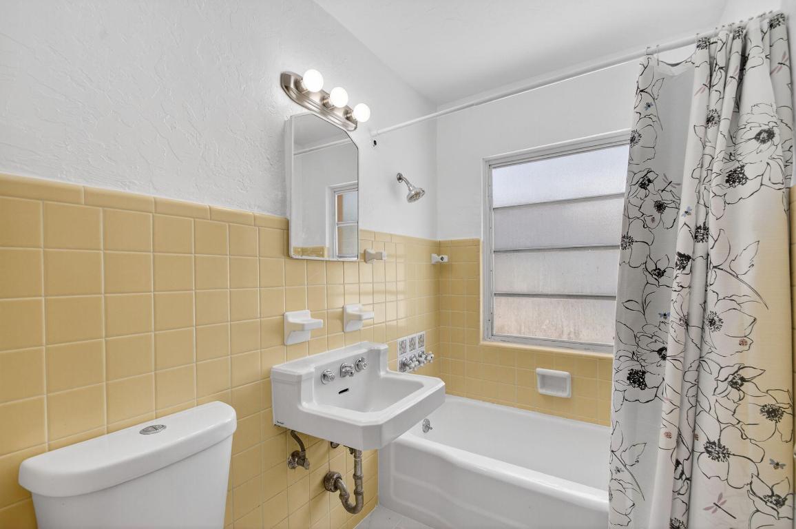 LAKE WORTH TOWN OF - Residential