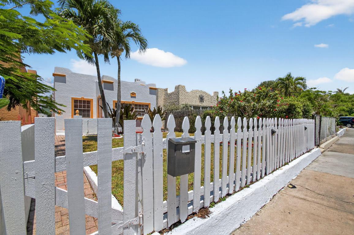 LAKE WORTH TOWN OF - Residential