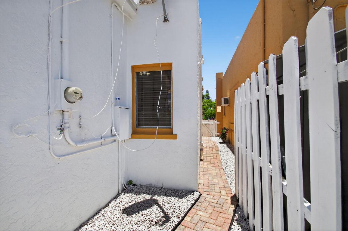 LAKE WORTH TOWN OF - Residential