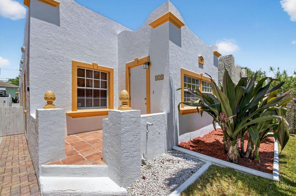 Photo of 511 S K Street, Lake Worth Beach, FL 33460 (MLS # R11099517)