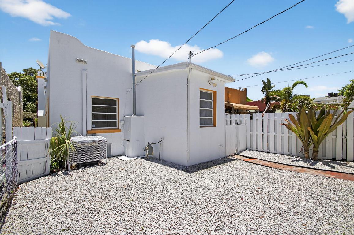 LAKE WORTH TOWN OF - Residential