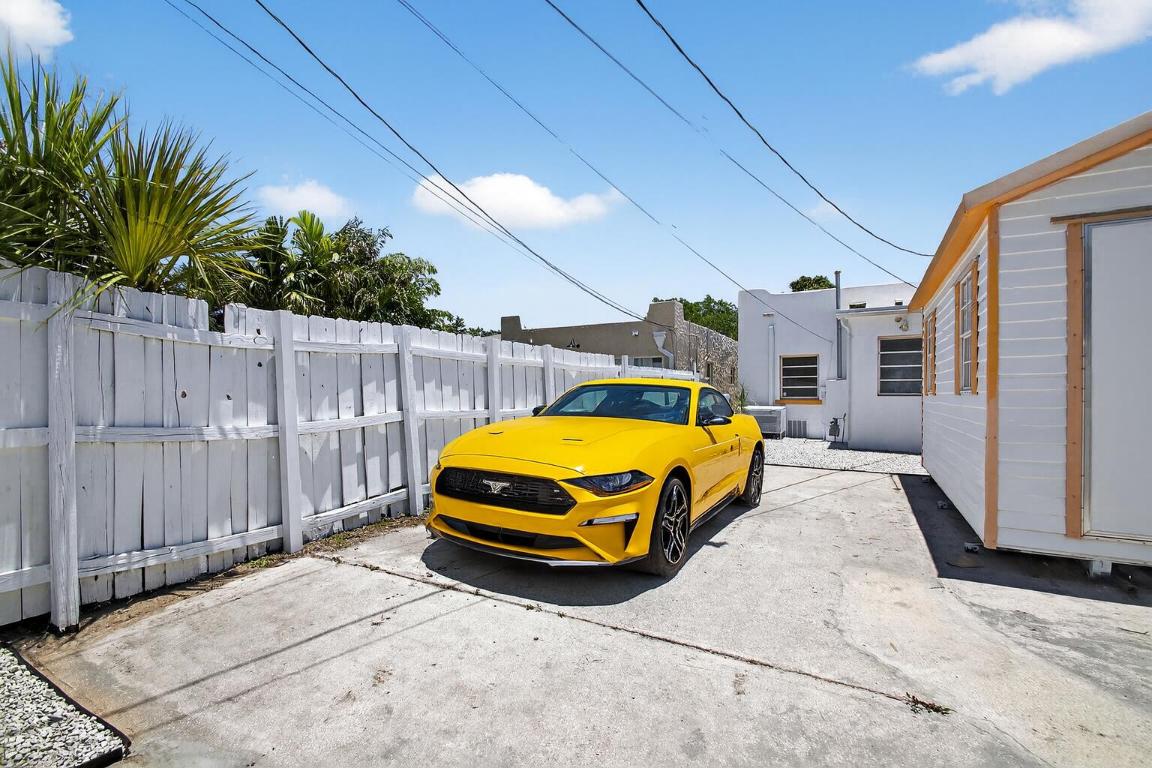 LAKE WORTH TOWN OF - Residential