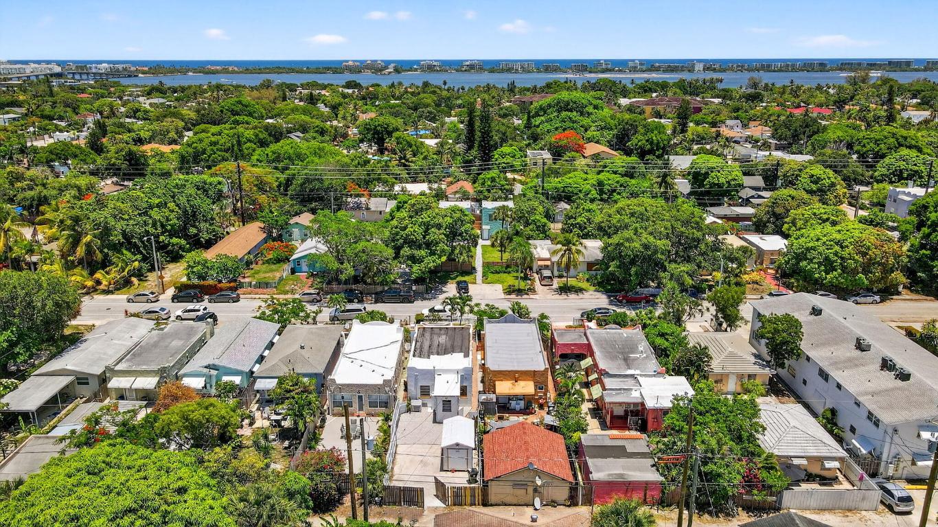 LAKE WORTH TOWN OF - Residential