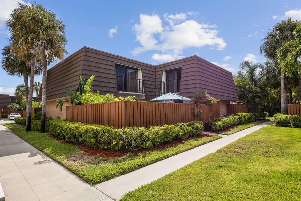 Photo of 1916 19th Court Ct, Jupiter, FL 33477 (MLS # R10723709)