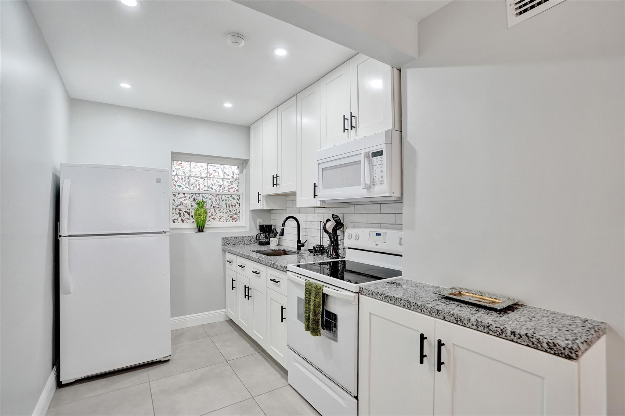 Everglade Land Sales Co F - Residential Lease