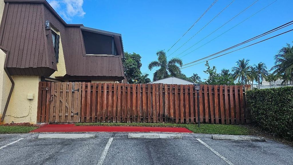 Photo of 3512 Gardens E Drive, Palm Beach Gardens, FL 33410 (MLS # R10921703)