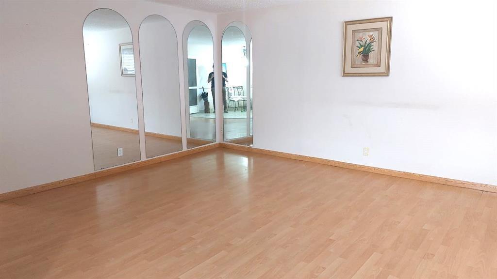 GREAT 2/2 CONDO ON THE SECOND FLOOR. ONE OF THE BEST PRICED UNITS IN THE COMMUNITY. IT COMES WITH FULL-SIZE WASHER AND DRYER. THE BUILDING ELEVATOR IS CLOSE TO THE UNIT. GATED COMMUNITY OFFERS BIG MAIN CLUBHOUSE, INDOOR AND OUTDOOR POOLS, ACTIVITY CENTER, TENNIS COURT, AND MORE. CLOSE TO DOWNTOWN DELRAY BEACH, SHOPPING, TURNPIKE, AND I-95. SHOW AND SEND YOUR OFFER!