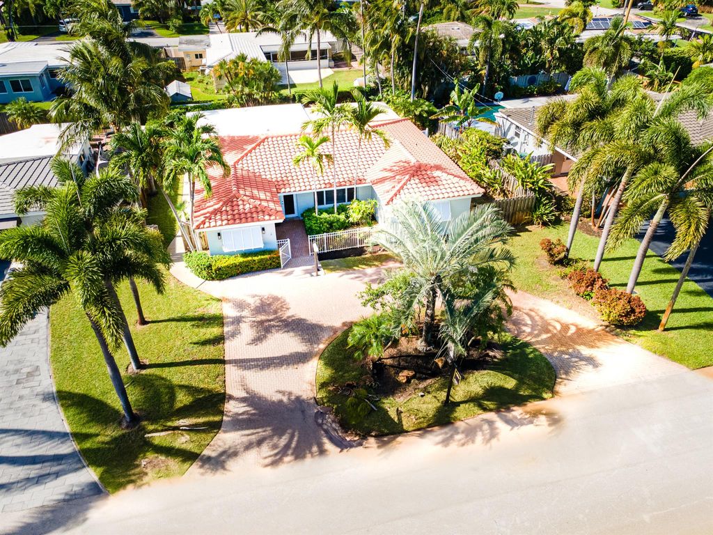 Photo of 1341 NE 46th Street, Oakland Park, FL 33334 (MLS # R11109083)