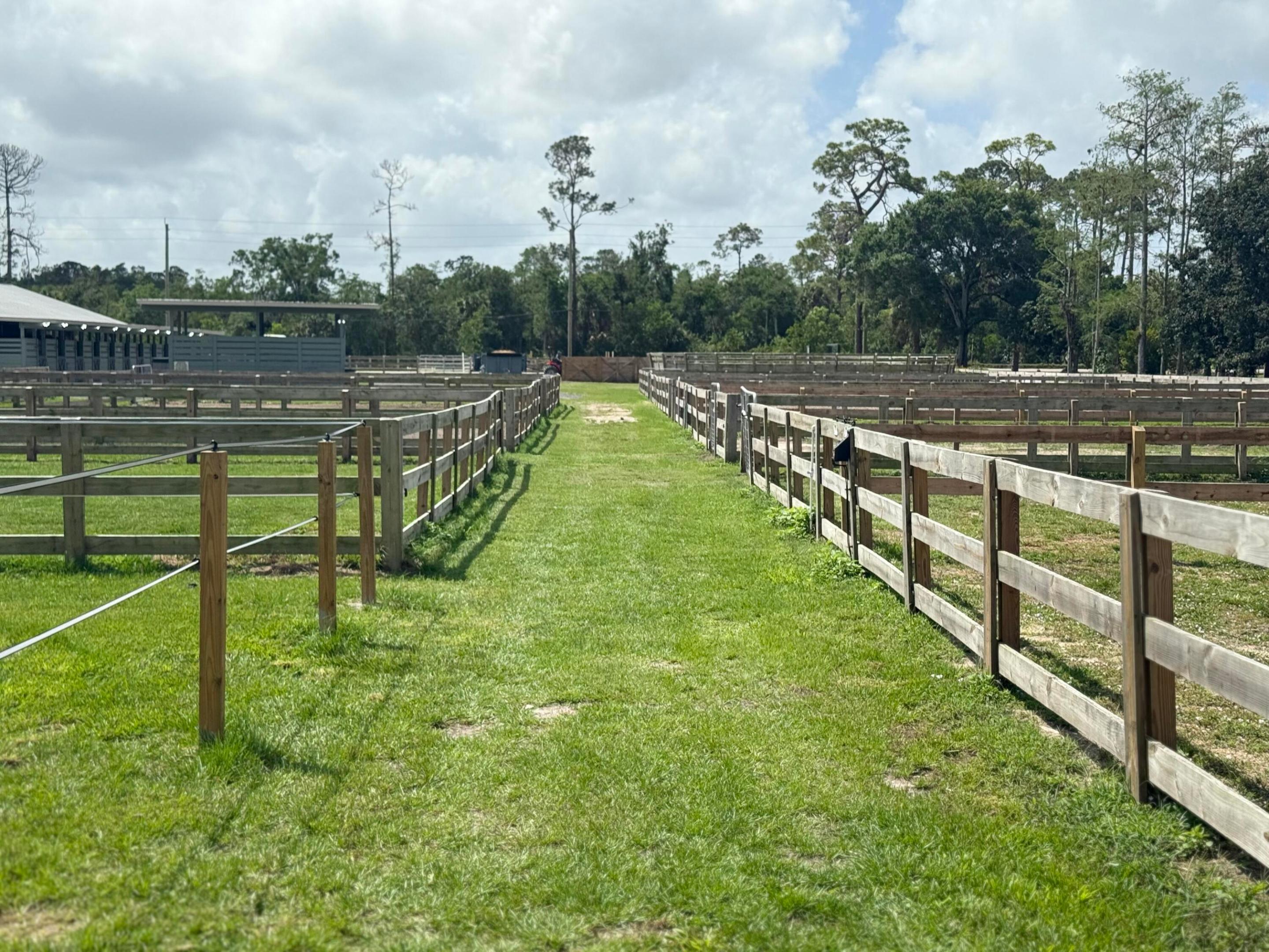 LOXAHATCHEE GROVES - Residential Lease