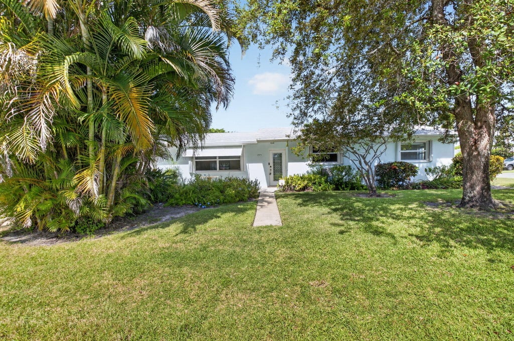 Photo of 1205 SW 1ST Street, Boynton Beach, FL 33435 (MLS # B26065370)