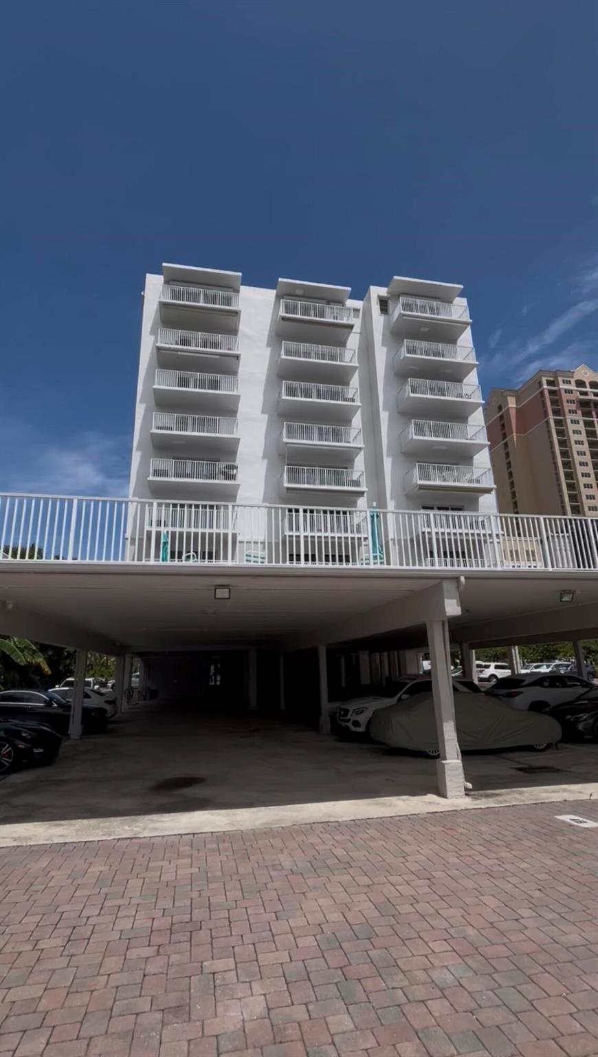 Available for seasonal rental (minimum 90 days at $3,100/month) or annual rental ($3,000/month), this 1-bedroom, 1-bath ocean-view condo at 95 N Birch #606 offers the perfect Fort Lauderdale lifestyle. Ideally located just steps from the beach, dining, and shopping, the condo features a prime location with stunning views. The community includes a pool with direct Intracoastal access, providing the best of coastal living in a highly desirable setting.