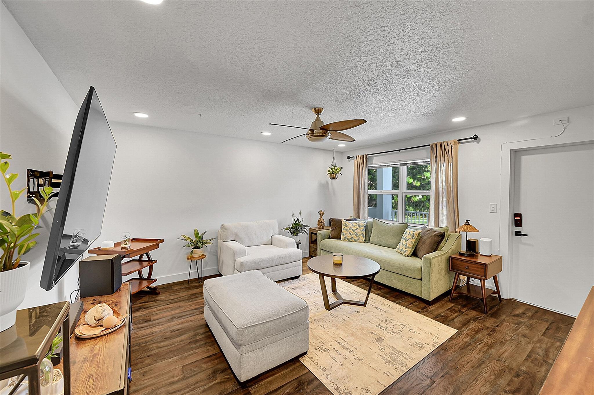 2850 NE 14th Street Cswy 203