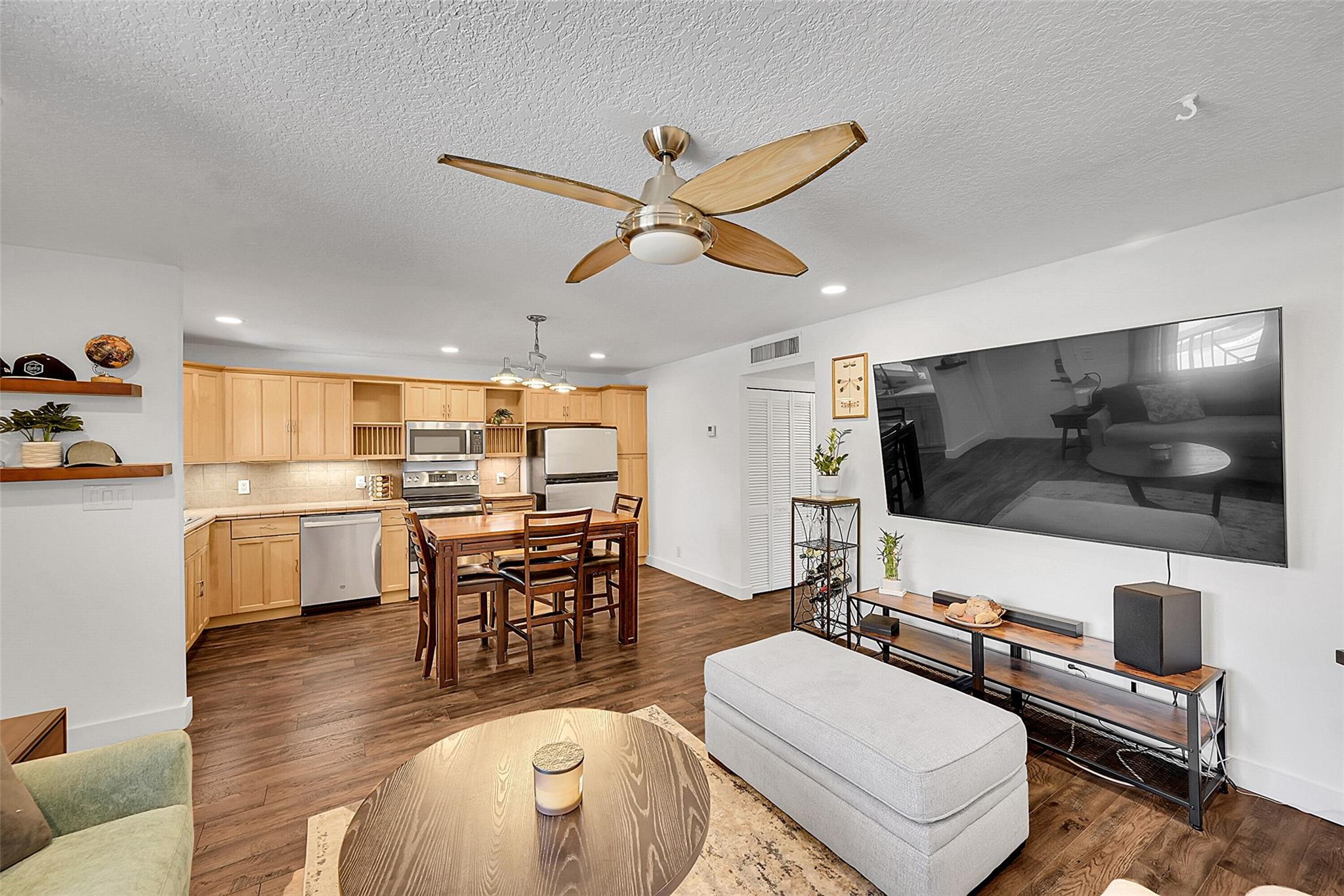 2850 NE 14th Street Cswy 203