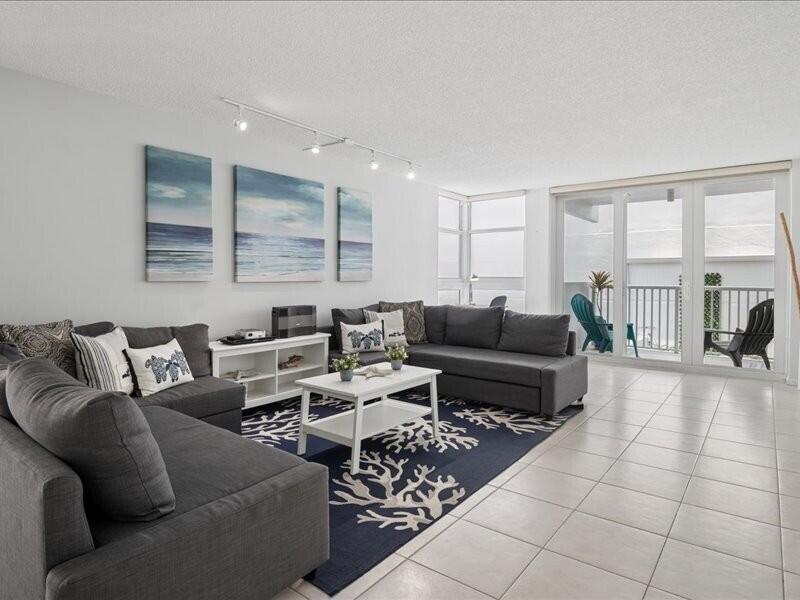 1370 S OCEAN Boulevard 305