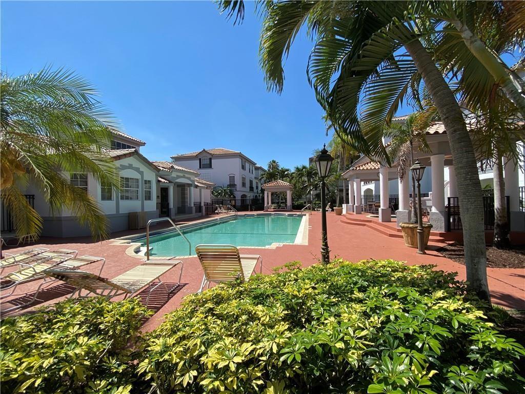 735 SW 148th Ave 1704