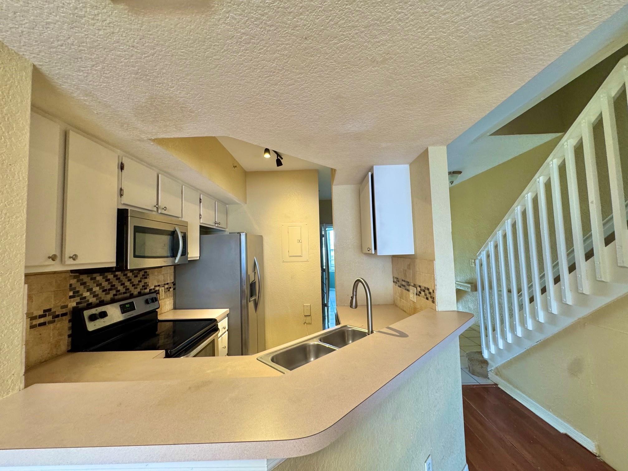 735 SW 148th Ave 1704