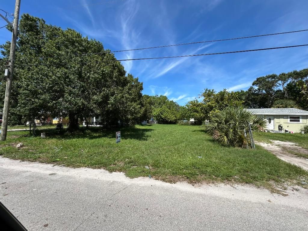 Photo of 312 N 18th Street, Fort Pierce, FL 34950 (MLS # R11158571)