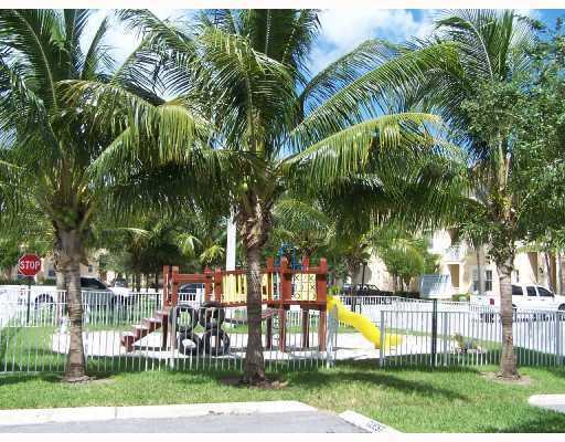 SHOMA COURTYARDS II AT ROYAL PALM CONDOM - Residential Lease