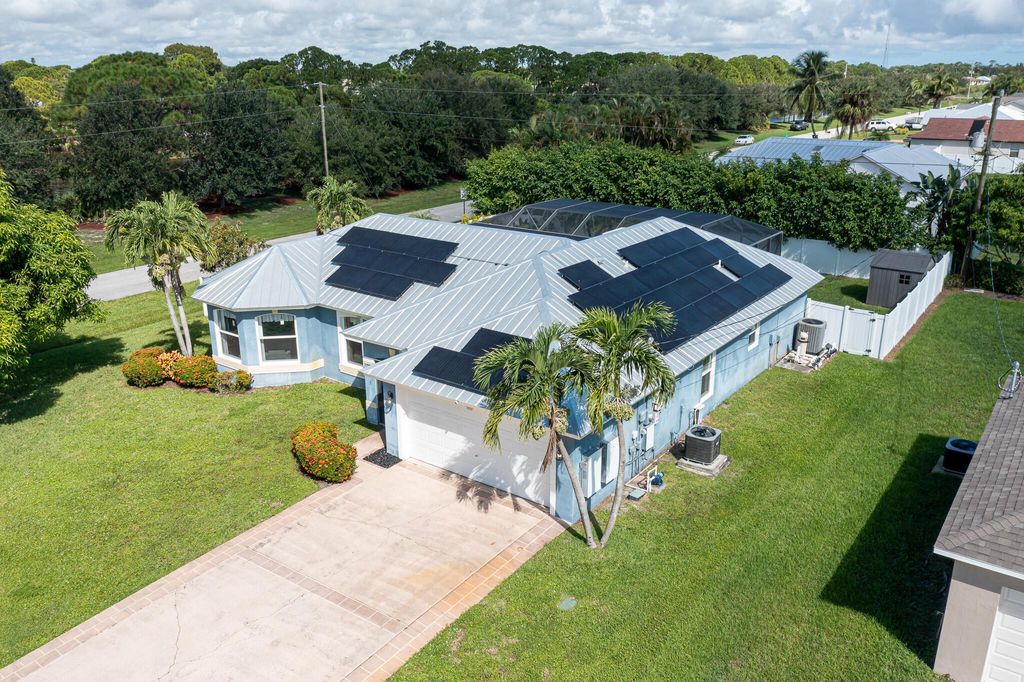 Photo of 2443 SE Tracy Avenue, Port Saint Lucie, FL 34952 (MLS # R11127029)