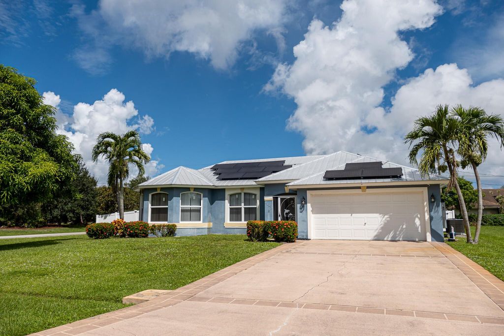 Photo of 2443 SE Tracy Avenue, Port Saint Lucie, FL 34952 (MLS # R11127029)