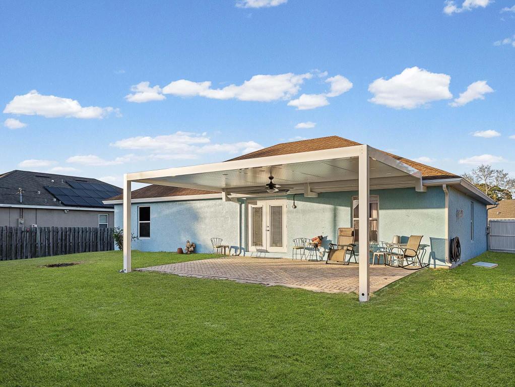 982 SW Worcester Lane