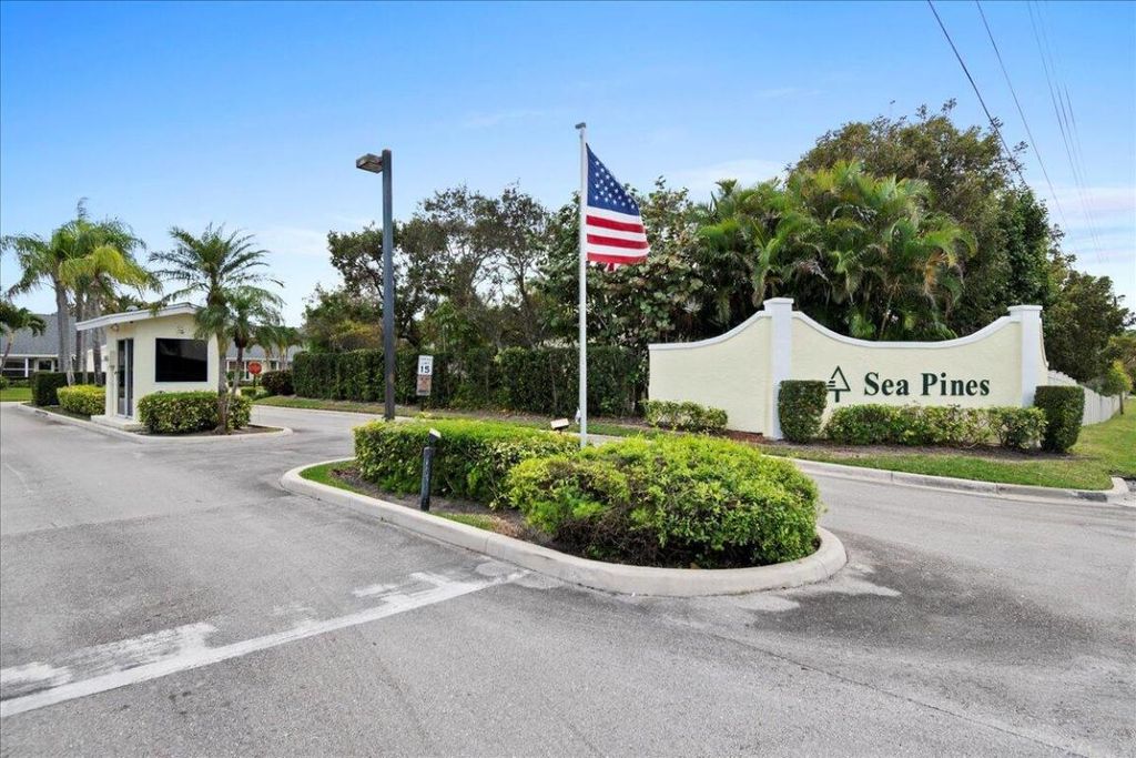 Photo of 10862 SE Sea Pines Circle, Hobe Sound, FL 33455 (MLS # R11081268)