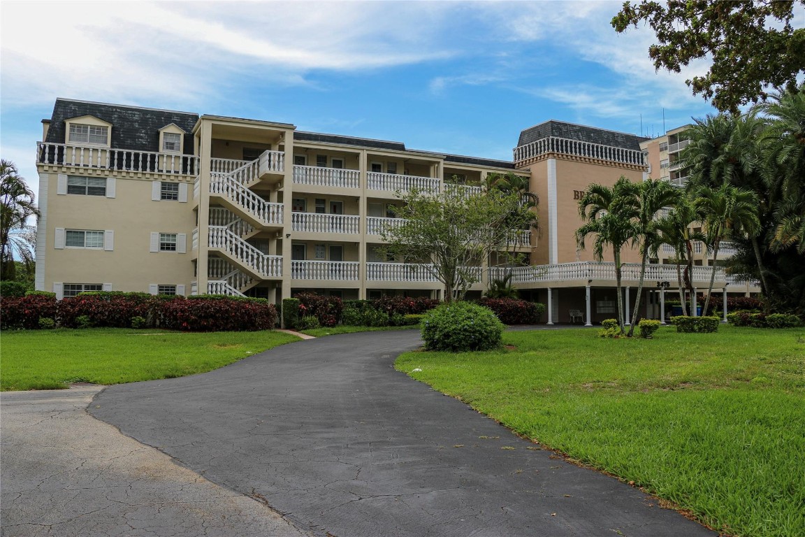 BRIARWOOD CLUB - Residential