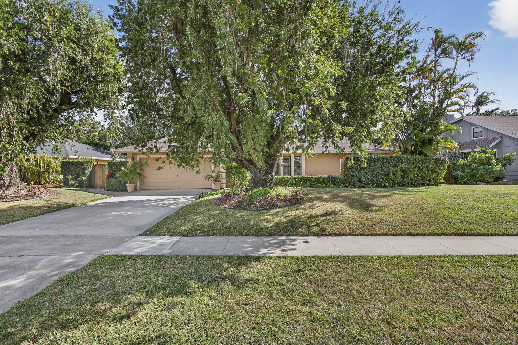 SOUTH SHORE 2 OF WELLINGTON - Residential