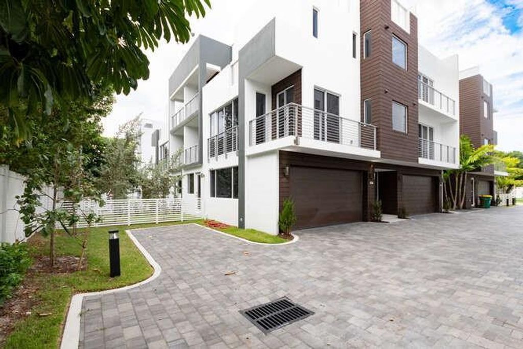 Photo of 700 NE 14th Avenue #206, Fort Lauderdale, FL 33304 (MLS # B26019497)