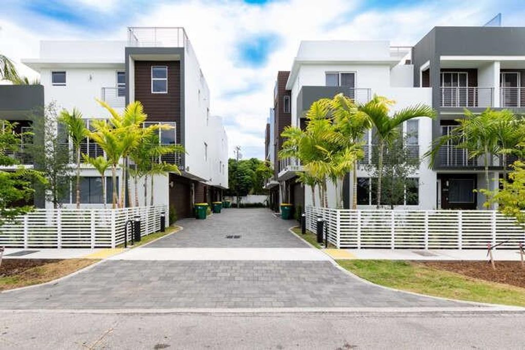 Photo of 700 NE 14th Avenue #206, Fort Lauderdale, FL 33304 (MLS # B26019497)