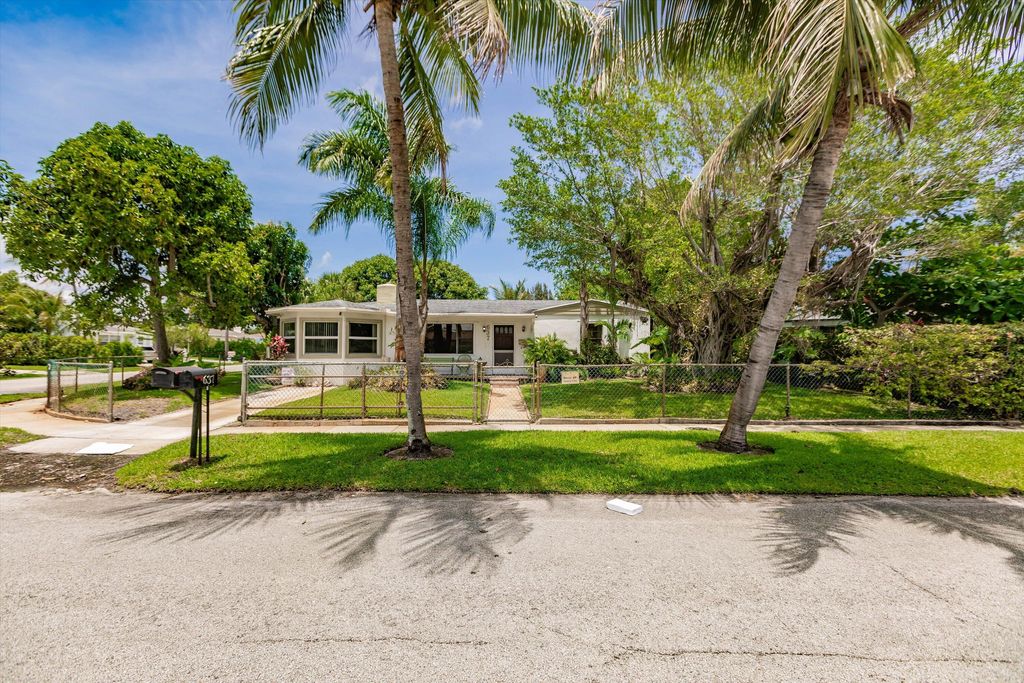 Photo of 637 Troy Boulevard, West Palm Beach, FL 33409 (MLS # B26017906)