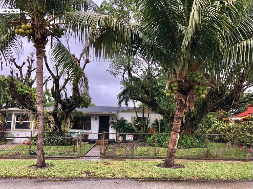 Photo of 637 Troy Boulevard, West Palm Beach, FL 33409 (MLS # B26017906)