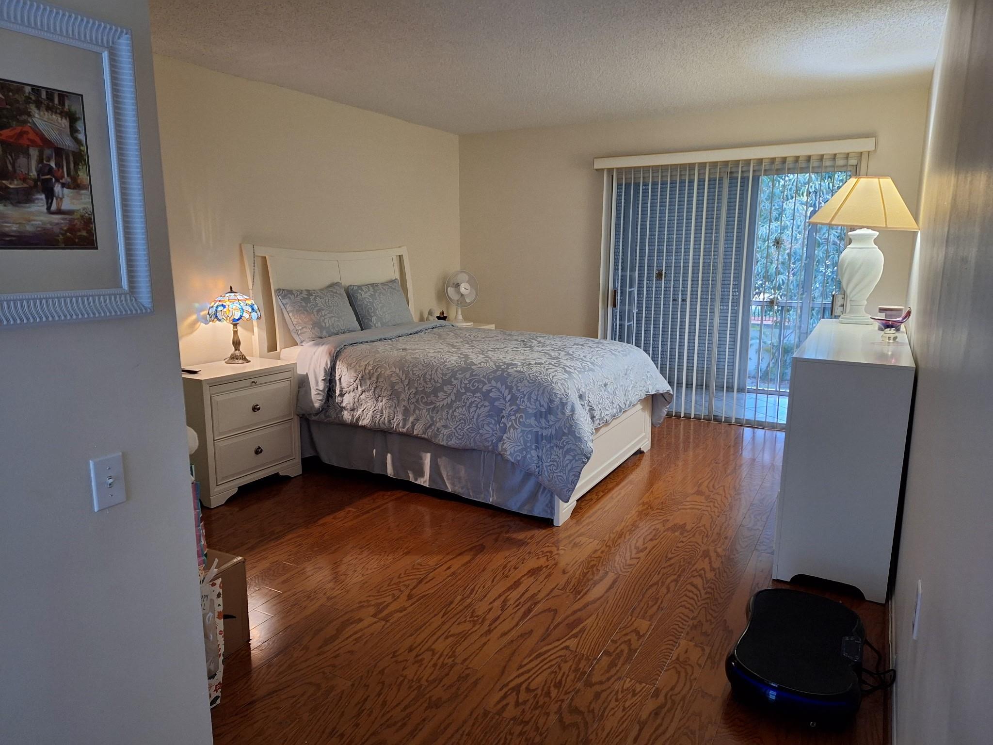 1208 Bahama Bnd E2