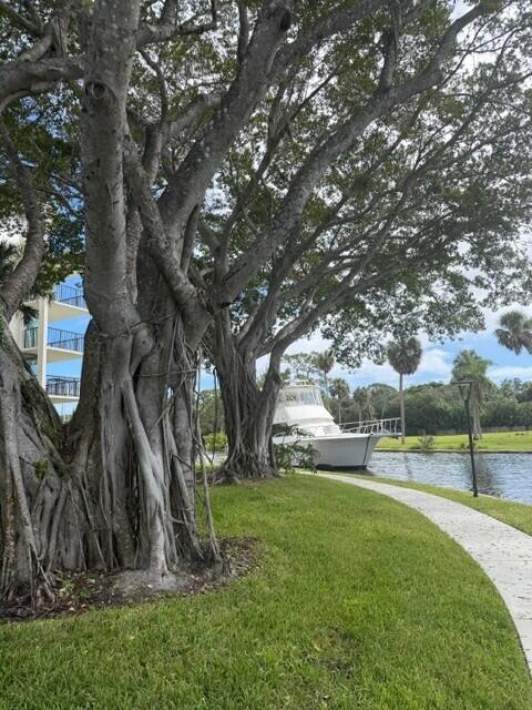 1350 RIVER REACH Drive 401