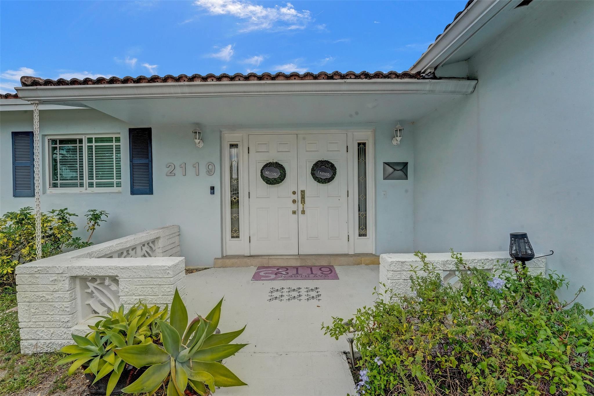 2119 N 49th Ave