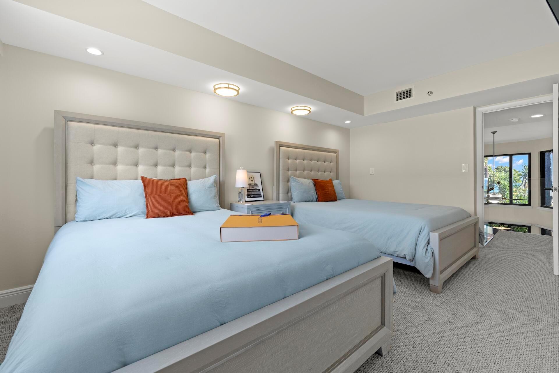 ISLAND POINT CONDO - Residential