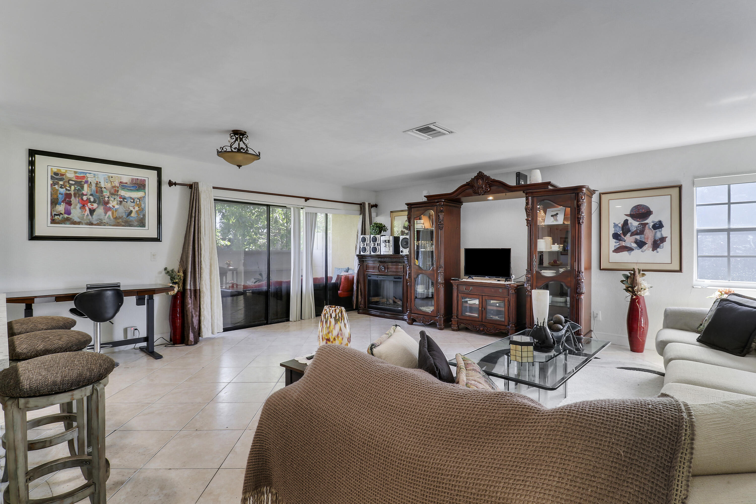 CHATELAINE - Residential