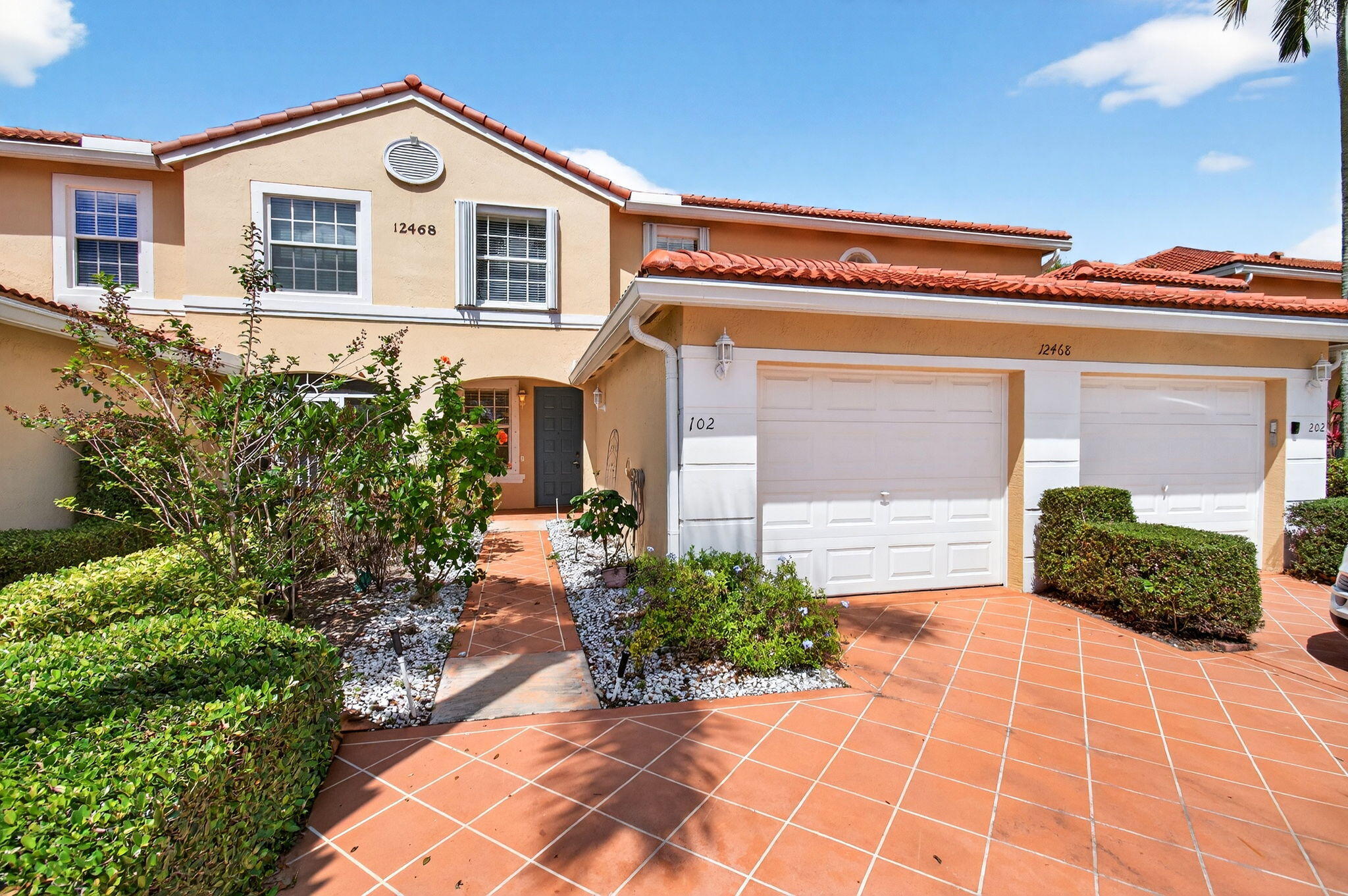 CRYSTAL POINTE II CONDO - Residential