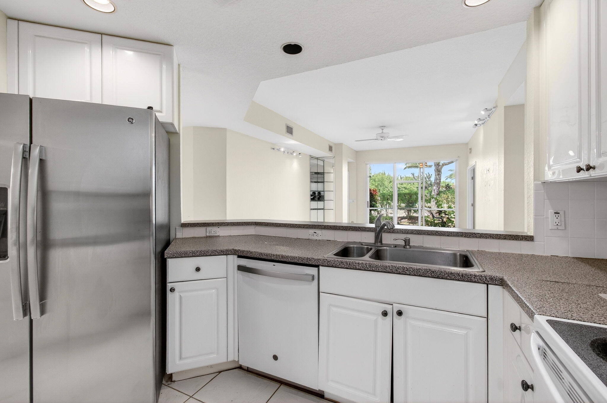 CRYSTAL POINTE II CONDO - Residential