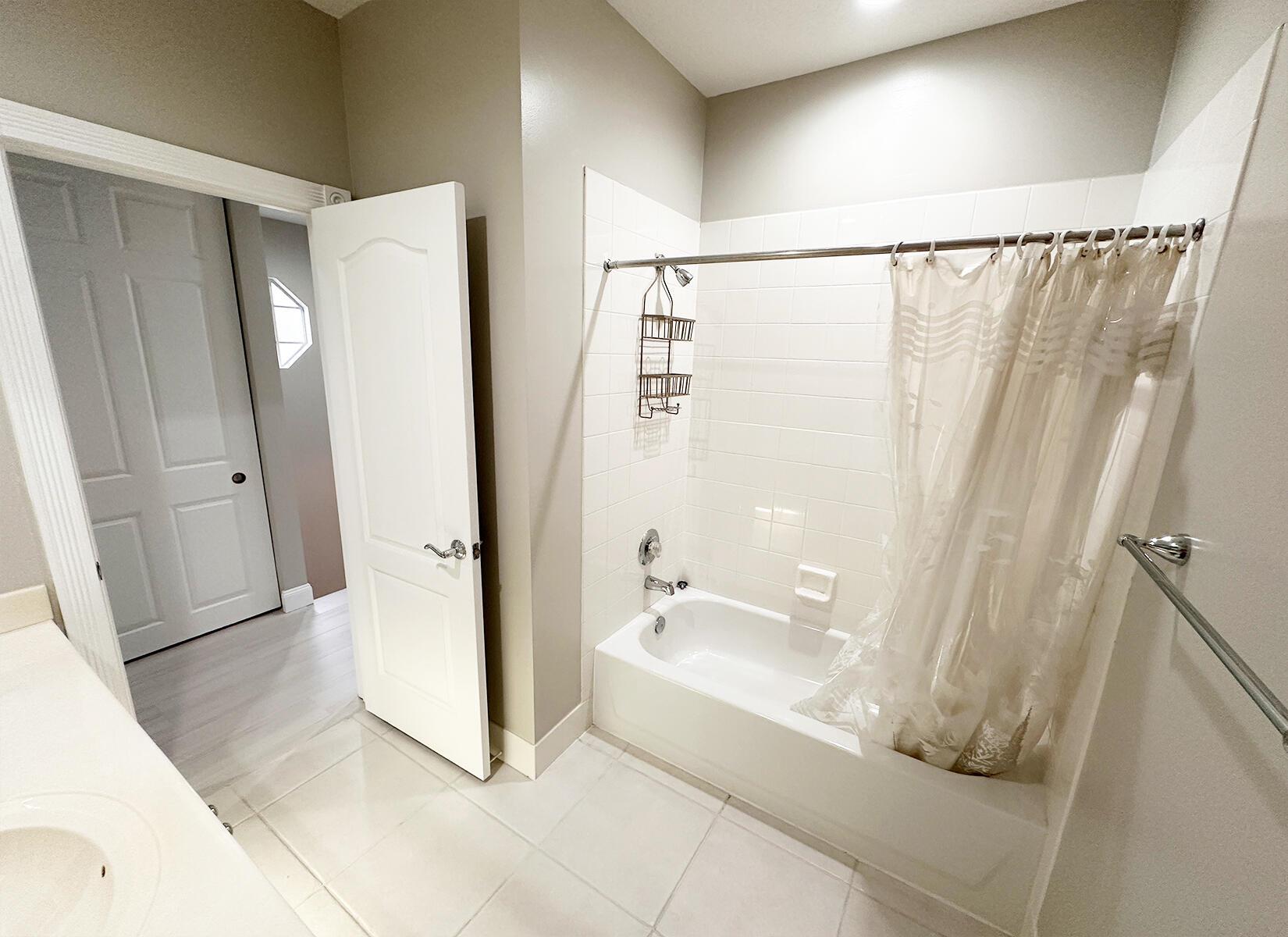 CATALINA LAKES - Residential Lease