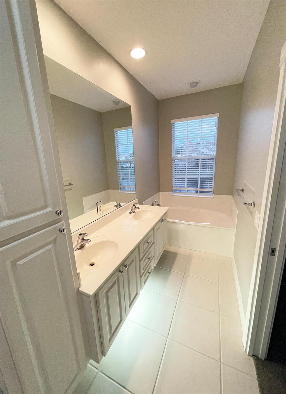 CATALINA LAKES - Residential Lease