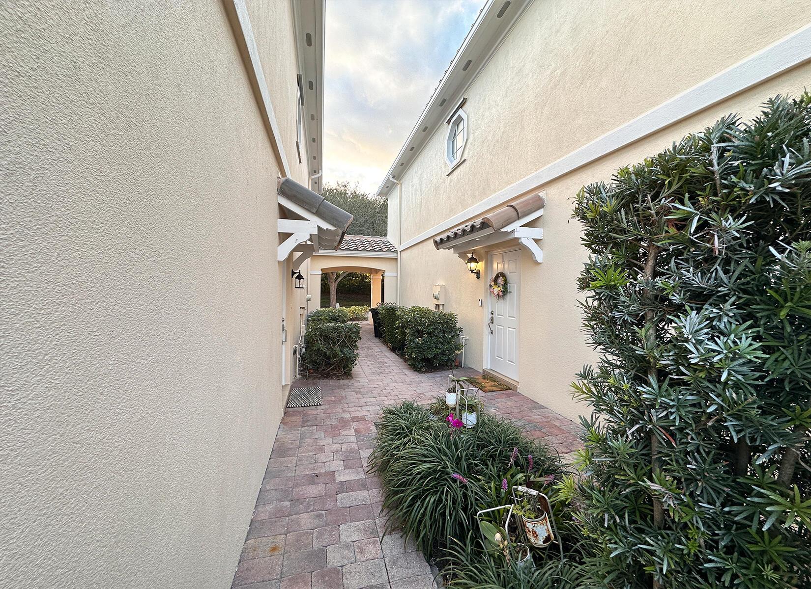 CATALINA LAKES - Residential Lease