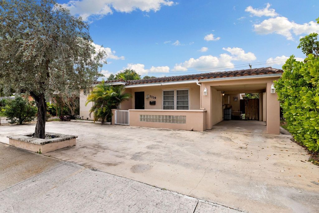 Photo of 1339 NE 15th Avenue, Fort Lauderdale, FL 33304 (MLS # F10427624)