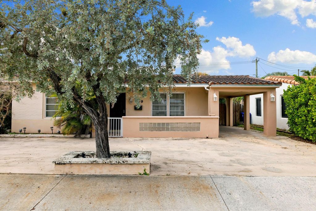 Photo of 1339 NE 15th Avenue, Fort Lauderdale, FL 33304 (MLS # F10427624)